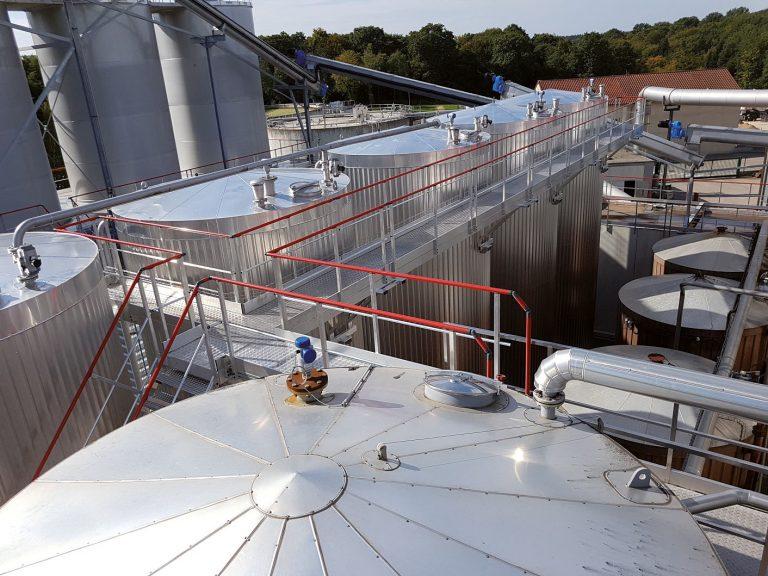 Passerelles de cheminement sur silos de stockage © FORTAL