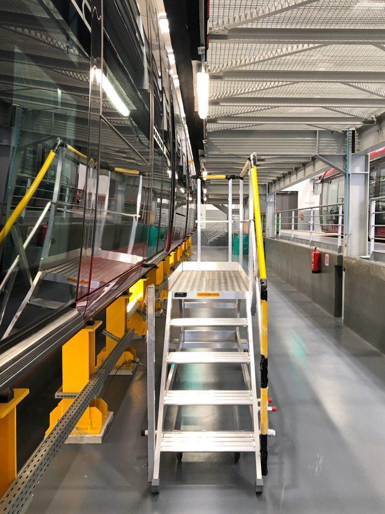 Plateforme mobile accès porte tramway