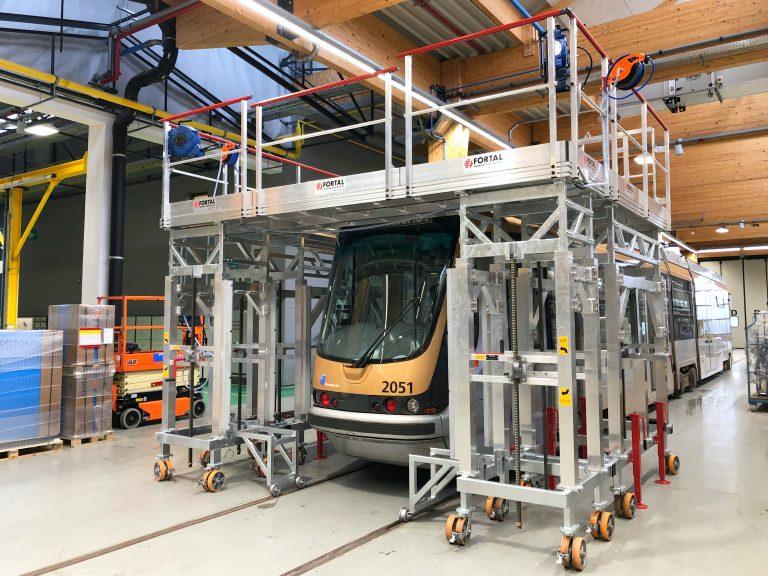 Ensemble de plateformes pour maintenance tramway