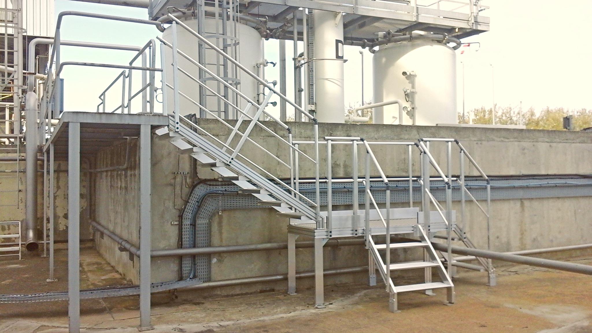 Escaliers double accès pour cheminement dans dépôt pétrolier (F892100239 – Passerelle double accès (retouche)) | Fortal