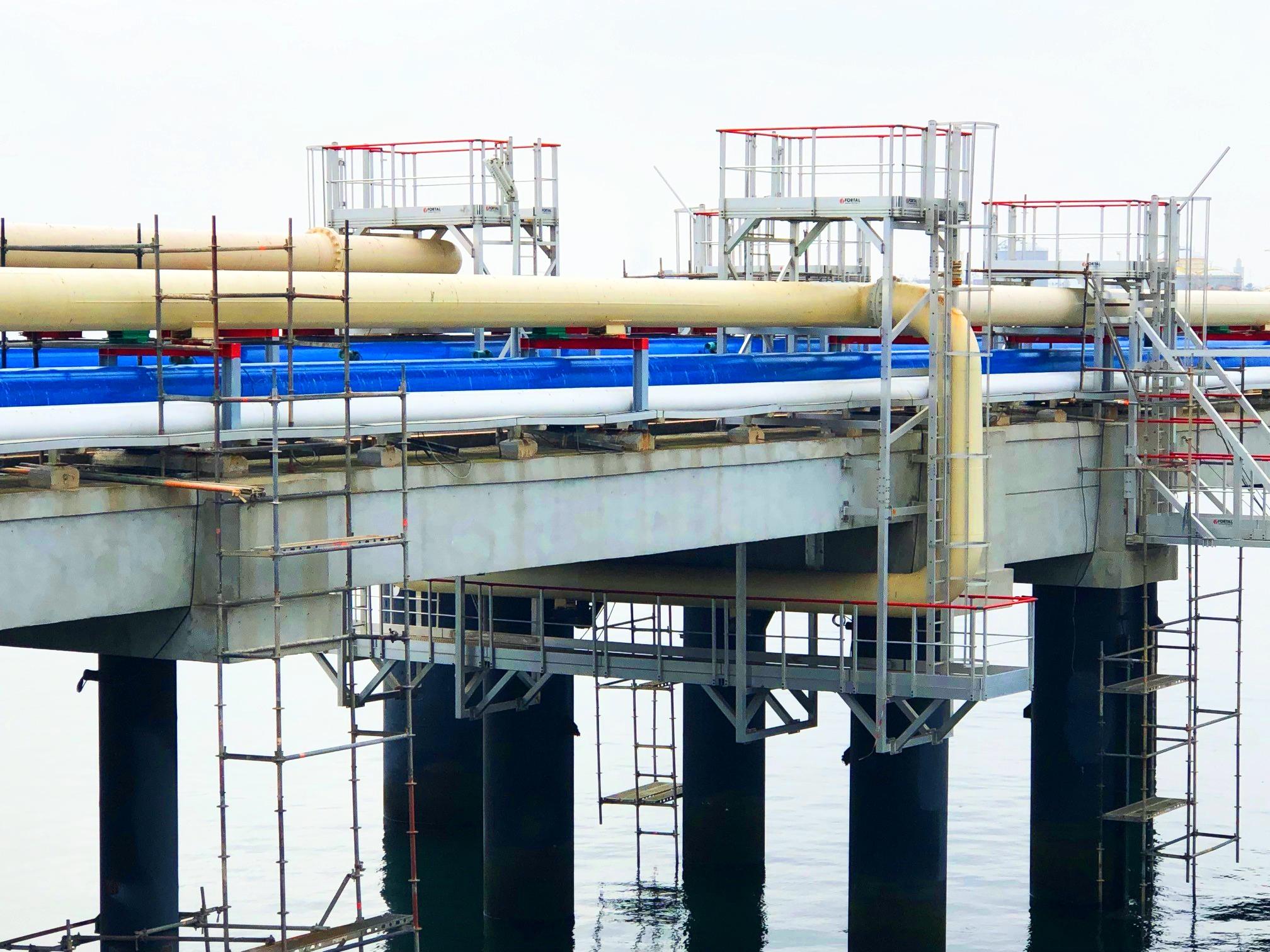 Ensemble d’accès pour sécurisation d’un port pétrolier (F892000402 – VIRGIN NAPHTA retouché) | Fortal