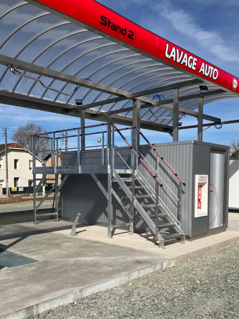 Passerelle fixe pour station de lavage grands véhicules